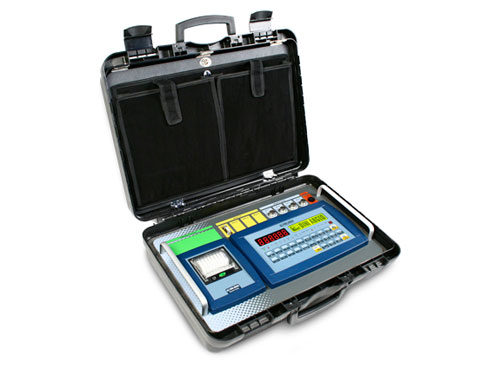 Indicatore di peso in valigia. Tastiera a 25 tasti, display a LED e LCD grafico.